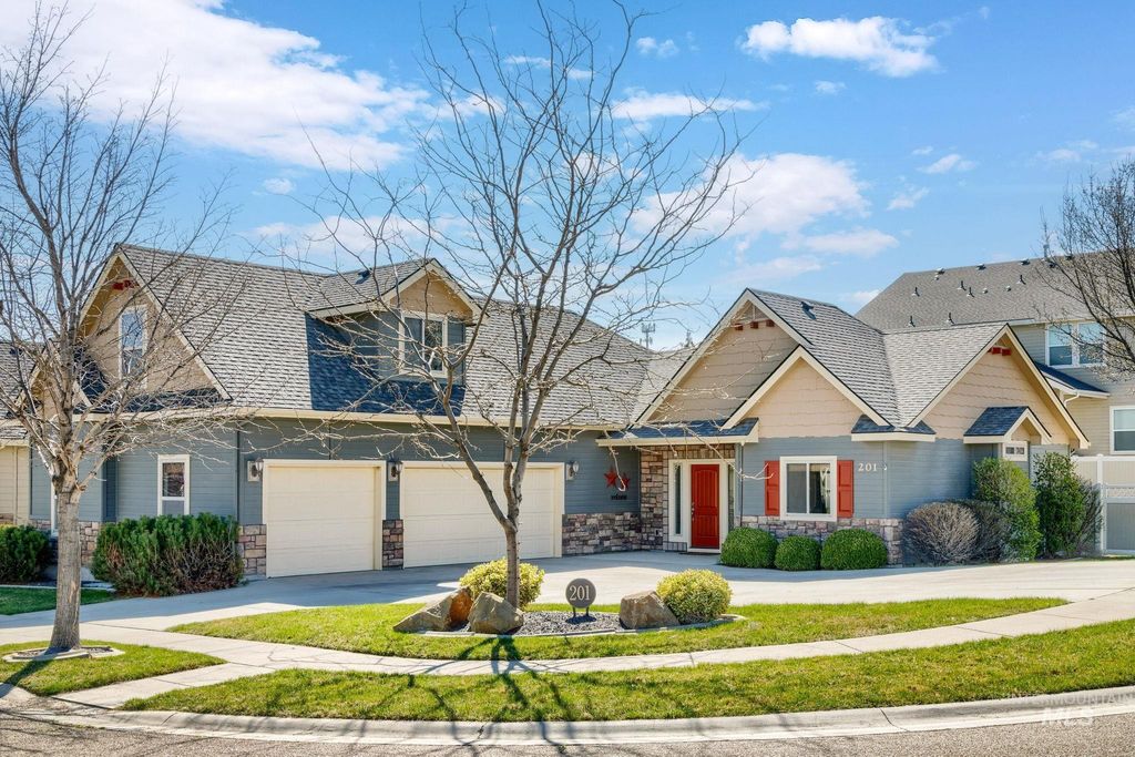 201 E Mikyl Ridge Loop, Nampa, ID 83686