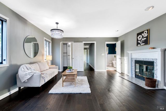 1534 Buchanan St, Novato, CA 94947