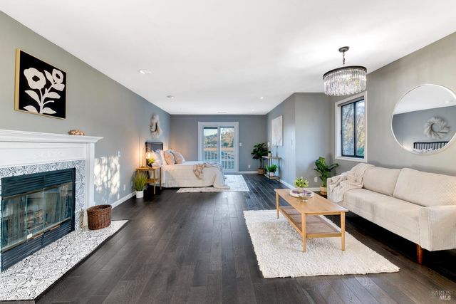 1534 Buchanan St, Novato, CA 94947