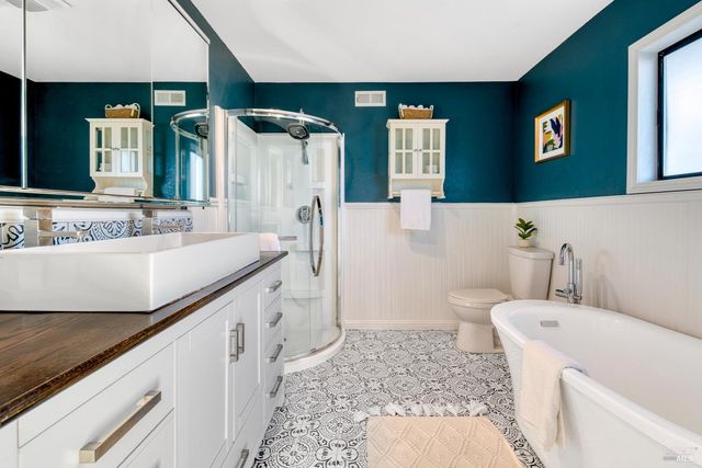 1534 Buchanan St, Novato, CA 94947