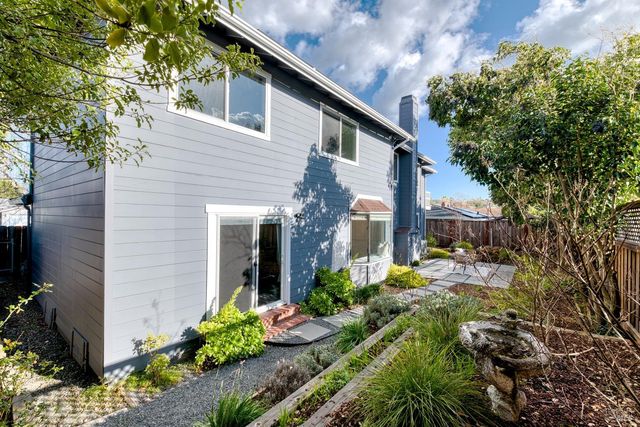 1534 Buchanan St, Novato, CA 94947