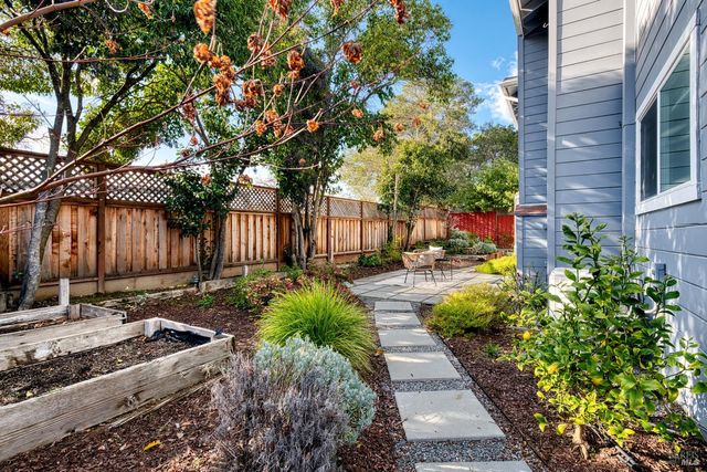 1534 Buchanan St, Novato, CA 94947