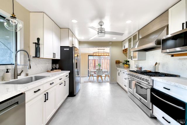 1534 Buchanan St, Novato, CA 94947