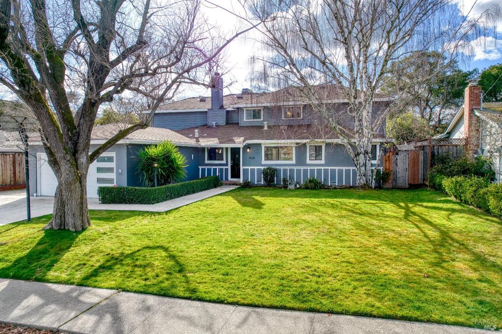 1534 Buchanan St, Novato, CA 94947