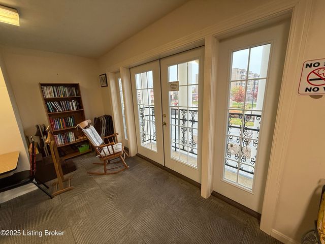 310 El Conquistador Pl 310, Louisville, KY 40220