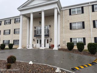 310 El Conquistador Pl 310, Louisville, KY 40220