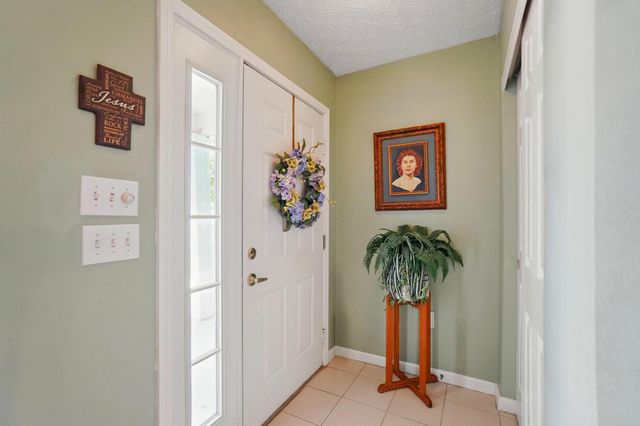 7950 Chapel Stone Road, Blacklick, OH 43004
