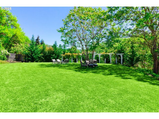 1851 Se Stephens St, Roseburg, OR 97470