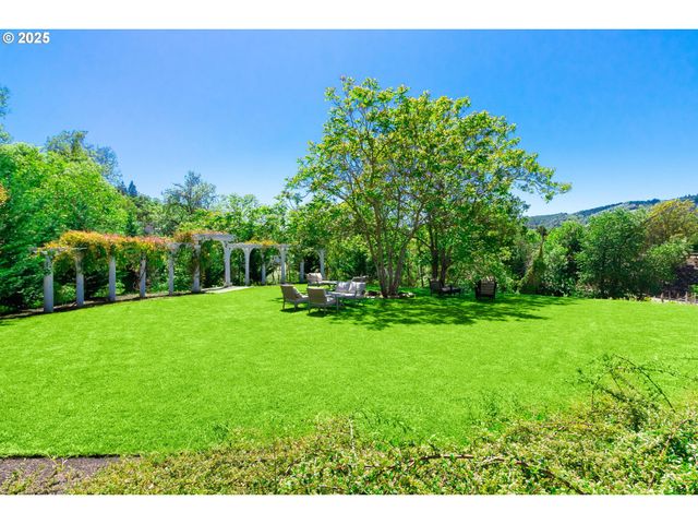 1851 Se Stephens St, Roseburg, OR 97470