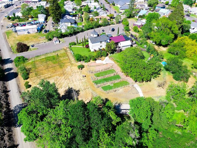 1851 Se Stephens St, Roseburg, OR 97470