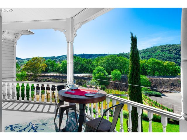 1851 Se Stephens St, Roseburg, OR 97470