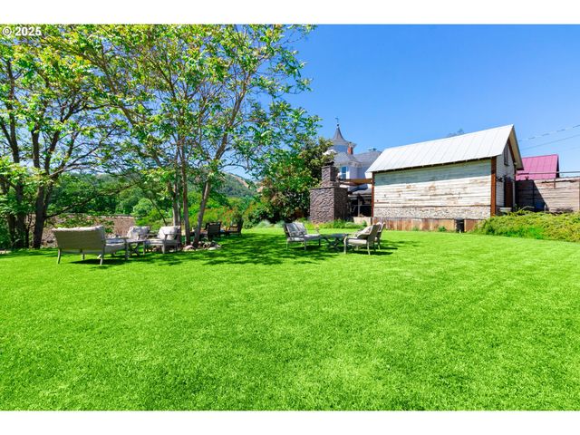 1851 Se Stephens St, Roseburg, OR 97470