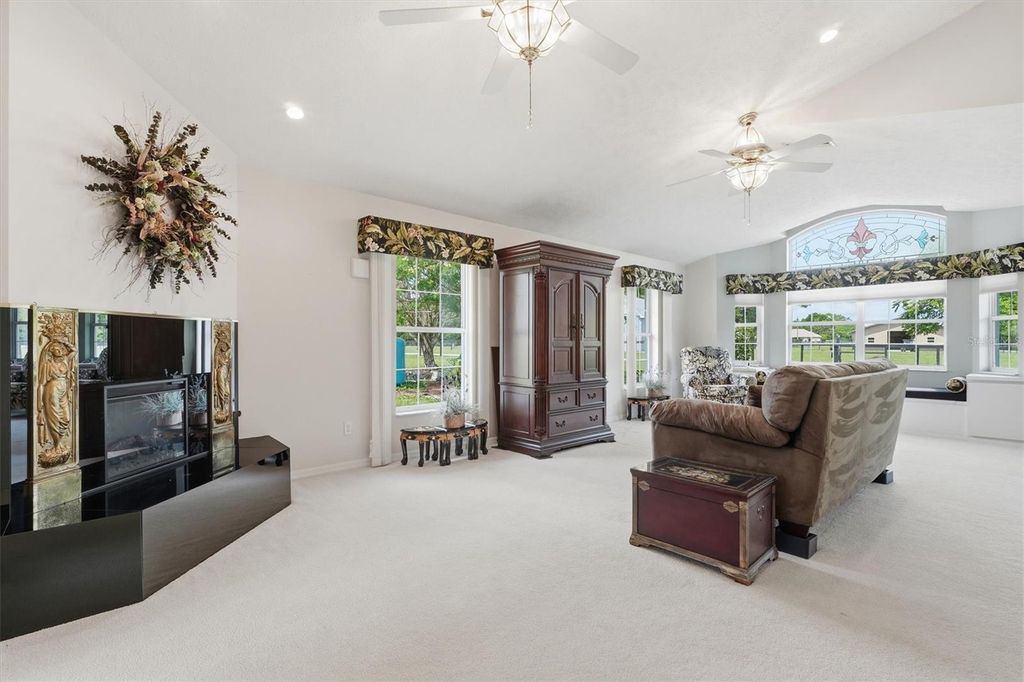 Image 11 of property listing at 6935 NW HIGHWAY 225A, Ocala, FL 34482