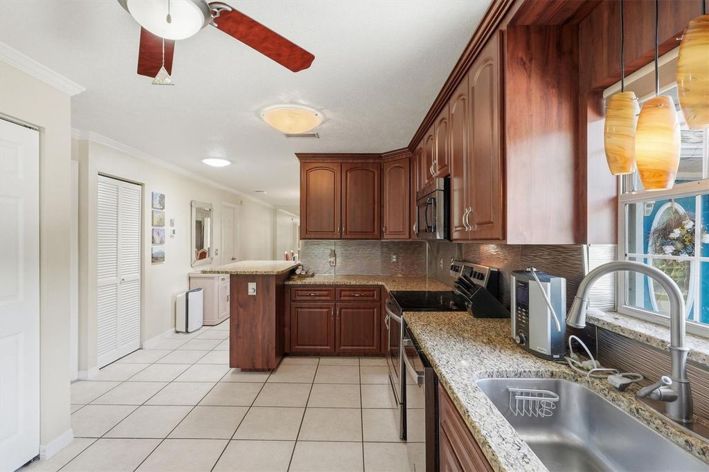 Image 18 of property listing at 6935 NW HIGHWAY 225A, Ocala, FL 34482