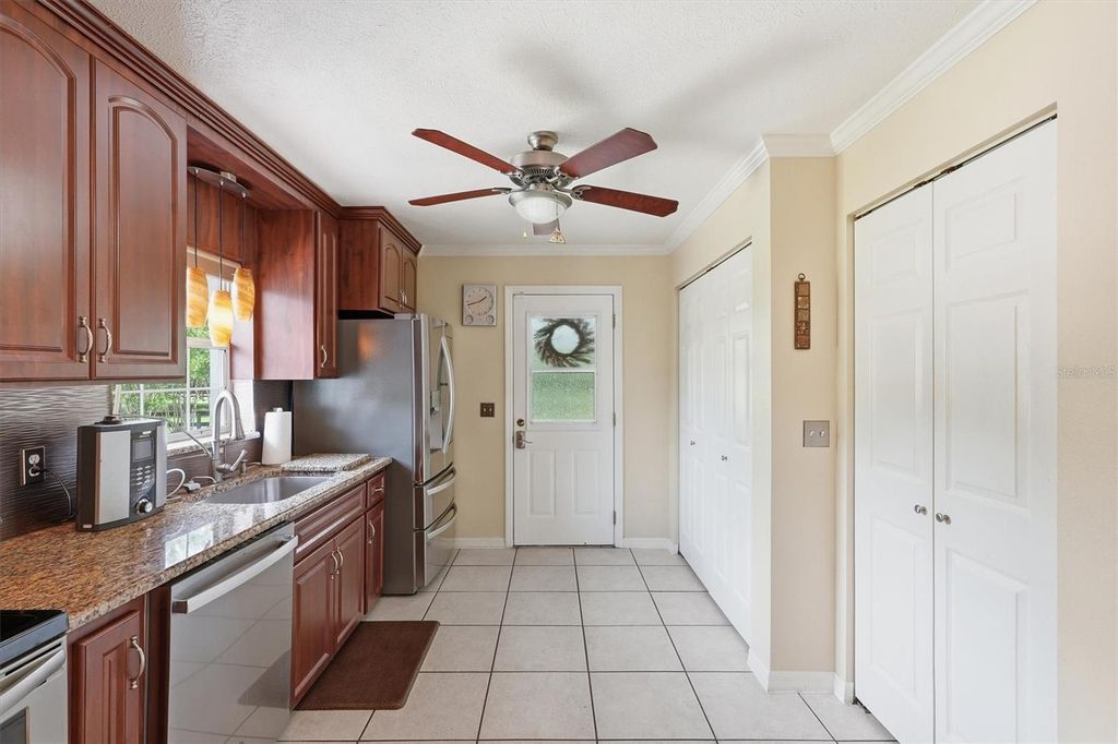 Image 19 of property listing at 6935 NW HIGHWAY 225A, Ocala, FL 34482