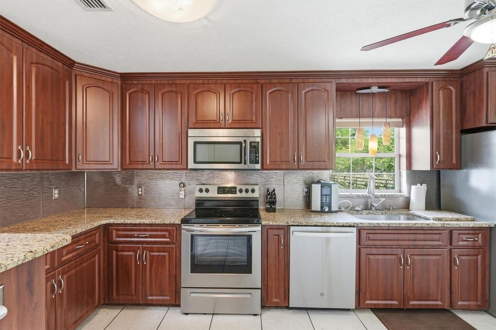 Image 20 of property listing at 6935 NW HIGHWAY 225A, Ocala, FL 34482