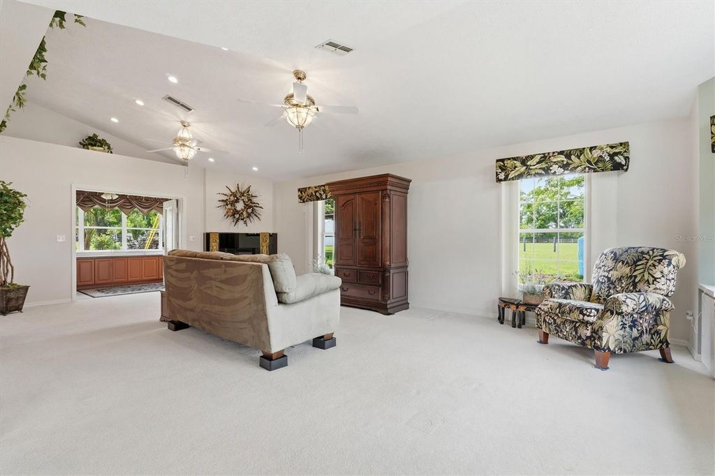 Image 10 of property listing at 6935 NW HIGHWAY 225A, Ocala, FL 34482