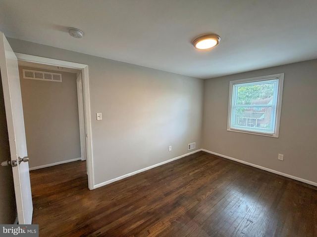1008 FOXRIDGE LN, Baltimore, MD 21221
