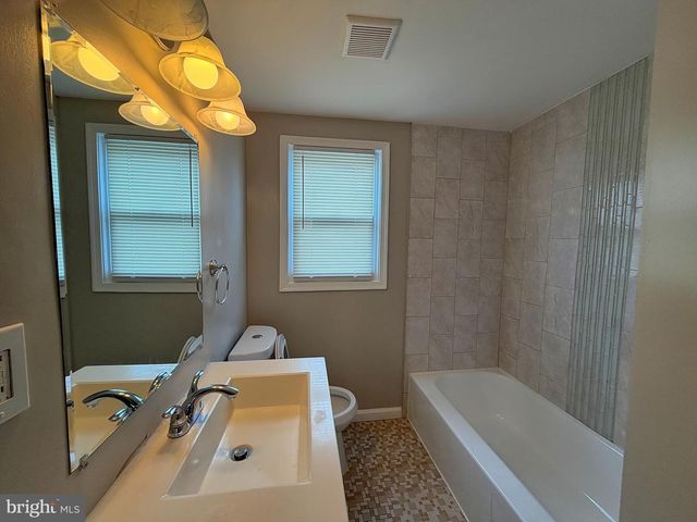 1008 FOXRIDGE LN, Baltimore, MD 21221