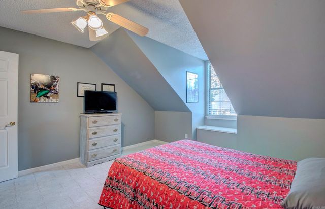 45 Blue Mountain Dr, Maumelle, AR 72113