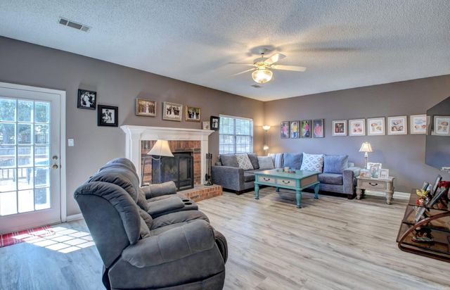 45 Blue Mountain Dr, Maumelle, AR 72113