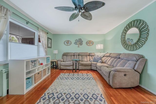 535 Kime Avenue, West Islip, NY 11795