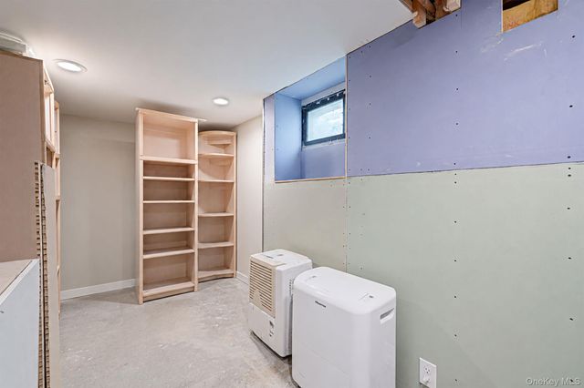 535 Kime Avenue, West Islip, NY 11795