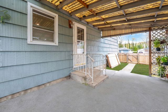 535 Kime Avenue, West Islip, NY 11795