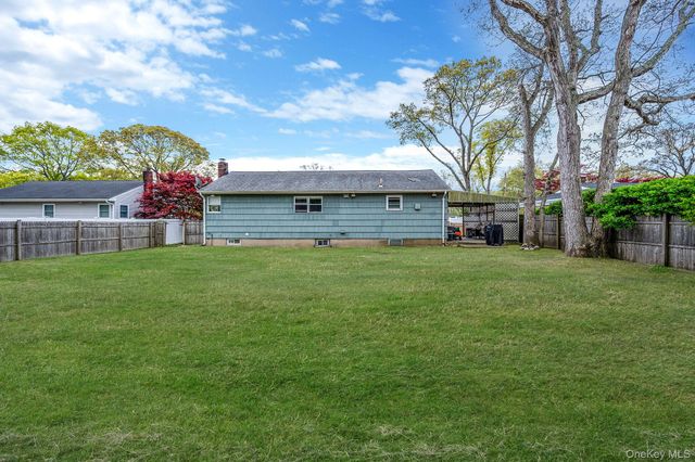 535 Kime Avenue, West Islip, NY 11795
