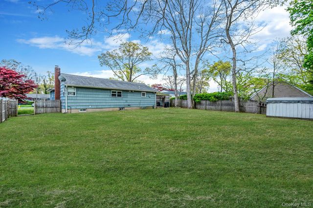 535 Kime Avenue, West Islip, NY 11795