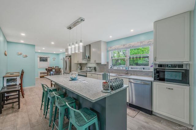 535 Kime Avenue, West Islip, NY 11795