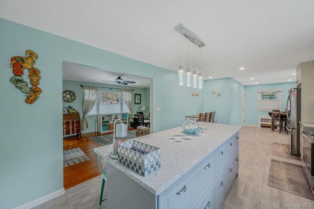535 Kime Avenue, West Islip, NY 11795
