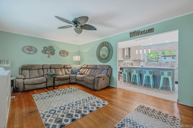 535 Kime Avenue, West Islip, NY 11795