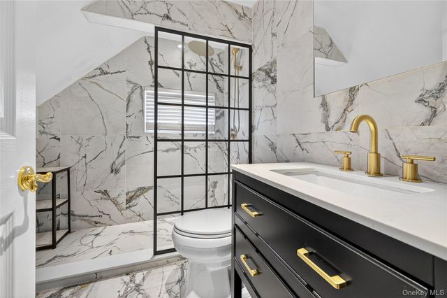 11 Foster Lane, Westbury, NY 11590