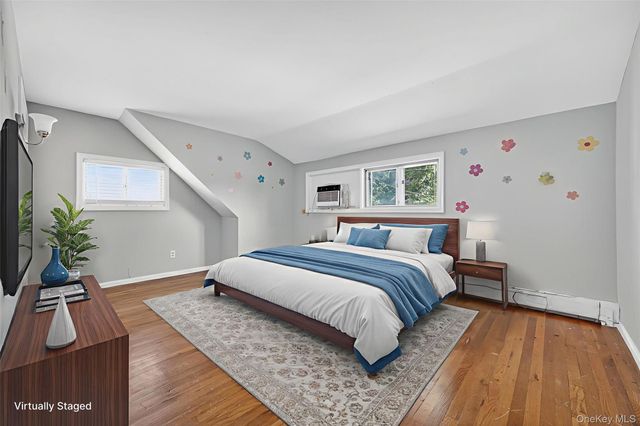 11 Foster Lane, Westbury, NY 11590