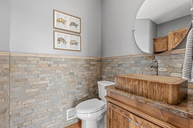 800 County Road I W, Shoreview, MN 55126