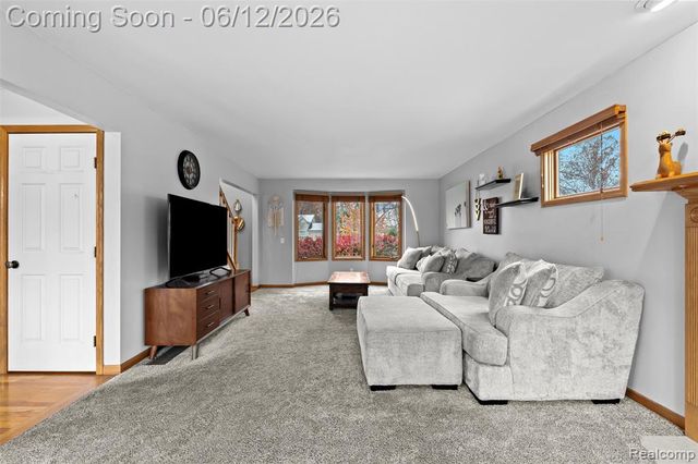 1044 Lincoln Drive, Brighton, MI 48116