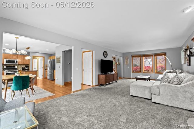 1044 Lincoln Drive, Brighton, MI 48116
