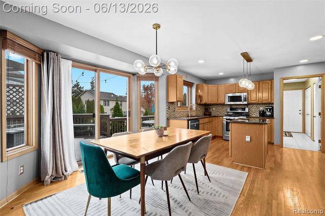 1044 Lincoln Drive, Brighton, MI 48116