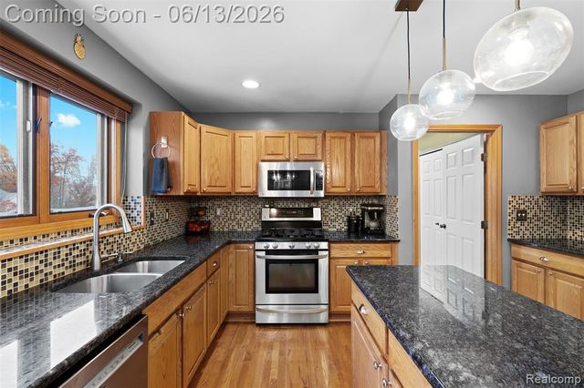 1044 Lincoln Drive, Brighton, MI 48116