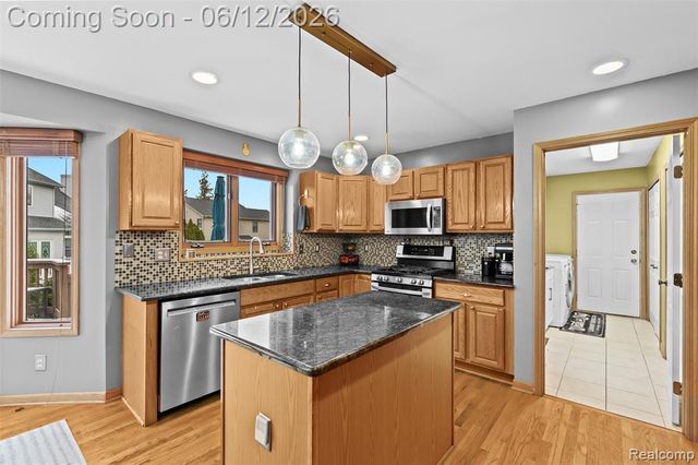 1044 Lincoln Drive, Brighton, MI 48116