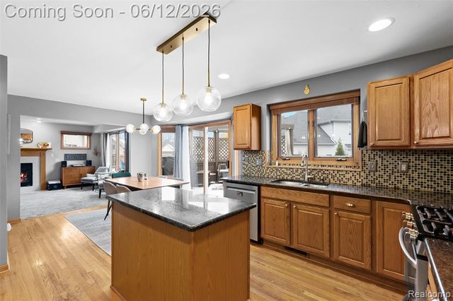 1044 Lincoln Drive, Brighton, MI 48116