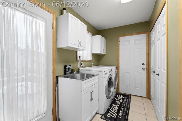 1044 Lincoln Drive, Brighton, MI 48116