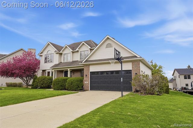 1044 Lincoln Drive, Brighton, MI 48116
