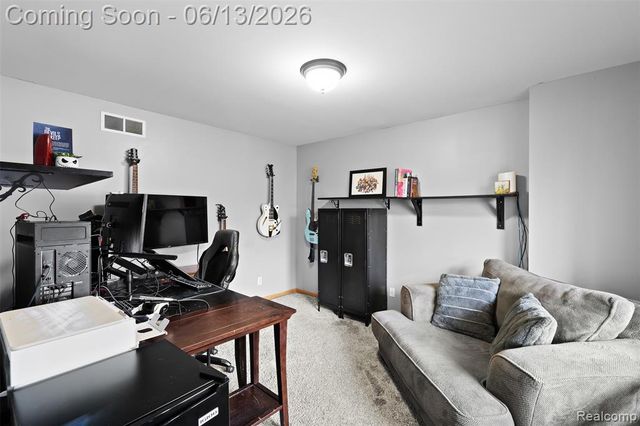 1044 Lincoln Drive, Brighton, MI 48116
