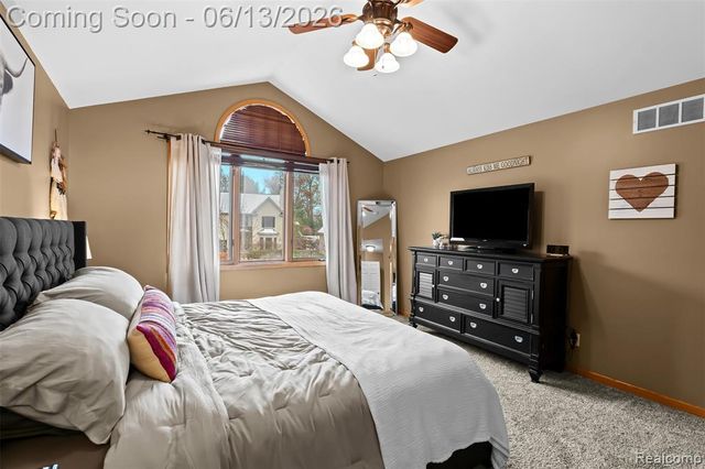 1044 Lincoln Drive, Brighton, MI 48116