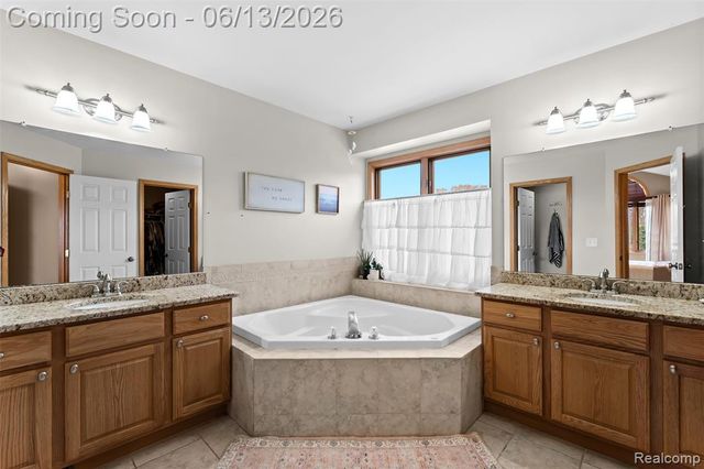 1044 Lincoln Drive, Brighton, MI 48116