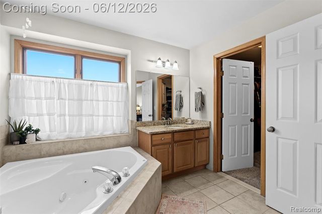 1044 Lincoln Drive, Brighton, MI 48116