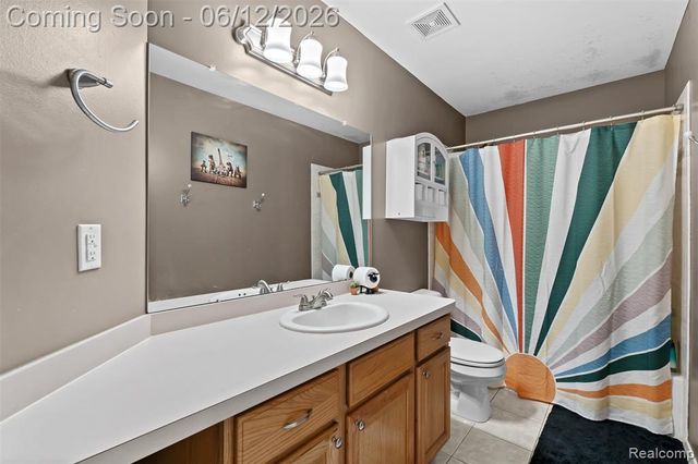 1044 Lincoln Drive, Brighton, MI 48116