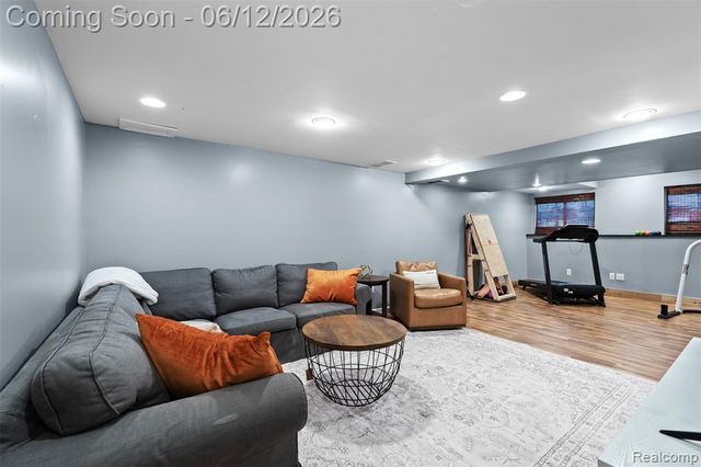 1044 Lincoln Drive, Brighton, MI 48116